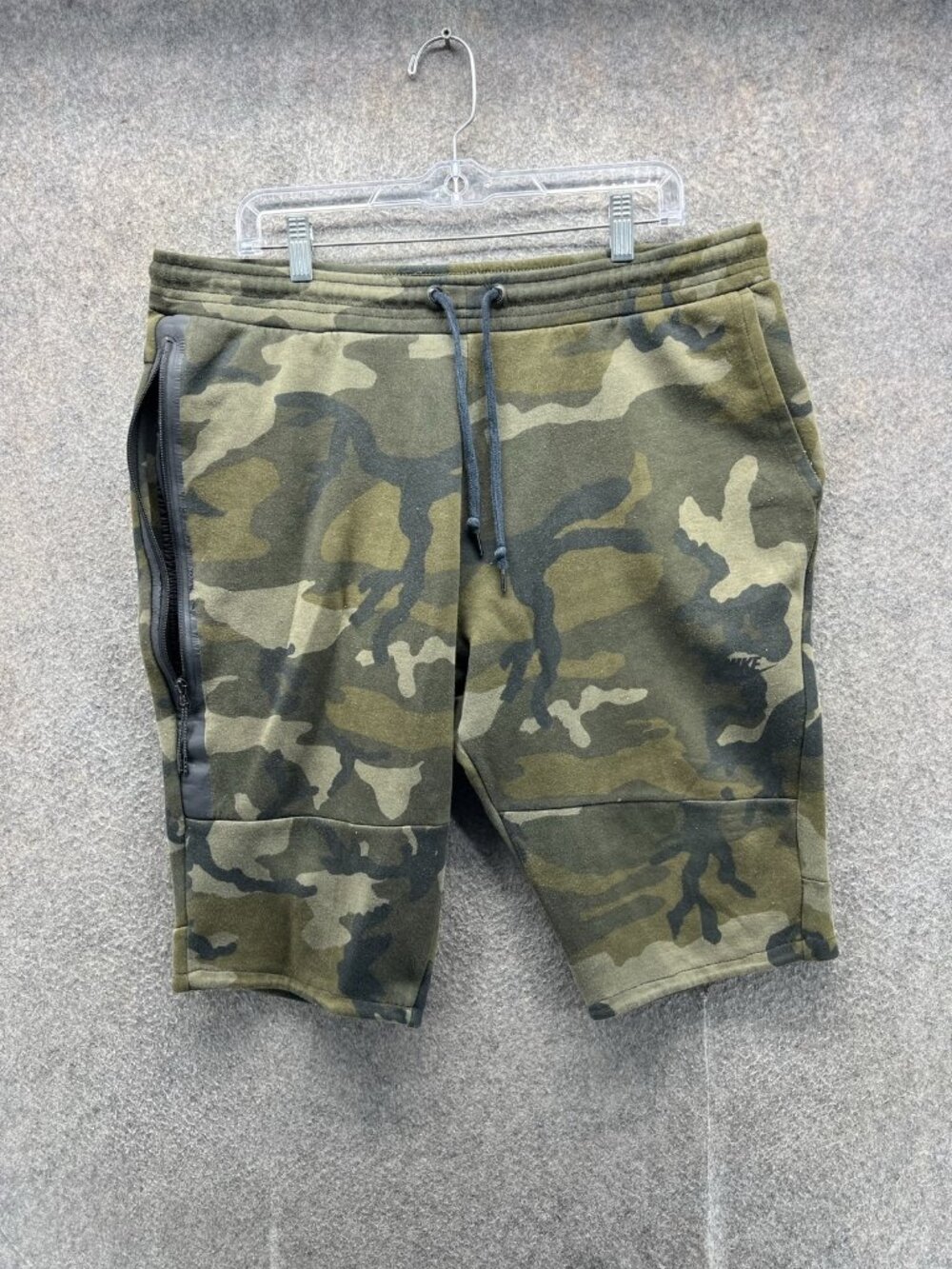 Nike Shorts Mens XL Green Camo Fleece Athletic Sweat Drawstring Pockets 9 Inseam